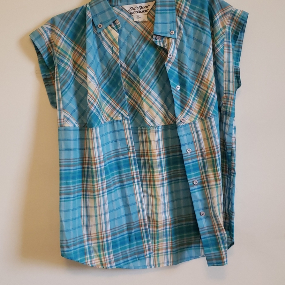Sleeveless blouse